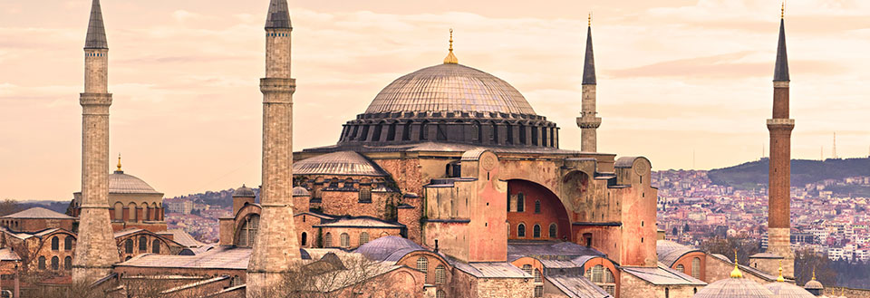 Hagia Sophia, et historisk museum, tidligere katedral og moské i Istanbul, Tyrkia.